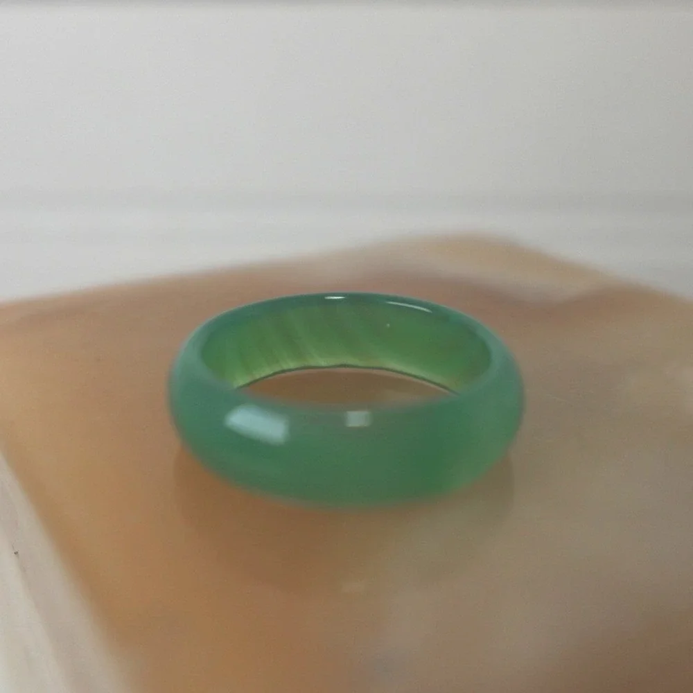 Vintage Green Jade Ring Size 7 Natural Circle Round Retro Boho Hippie Unisex